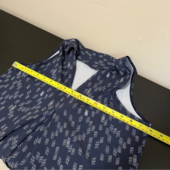 Lucy Activewear V-Neck Sleeveless Top - Loose Fit - Picture 10 of 12